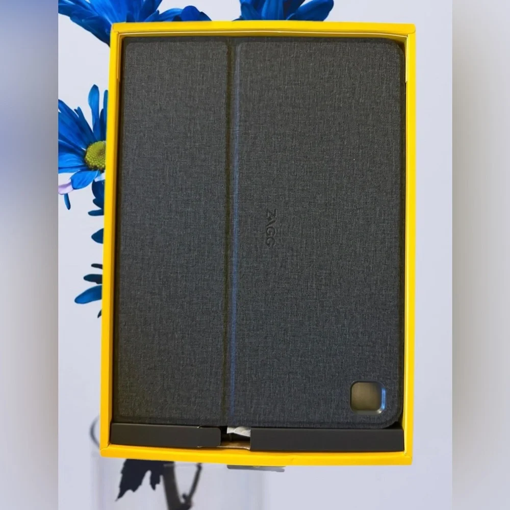 ZAGG messenger portfolio 2 for iPad (9th/8th/7th Gen) & iPad Air (3rd Gen)  NWT